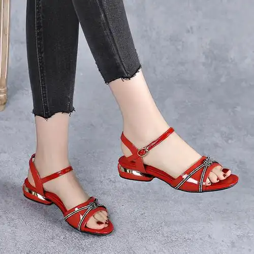 2021新款夏季平底凉鞋女软底软皮粗跟女鞋夏款红色低跟妈妈鞋