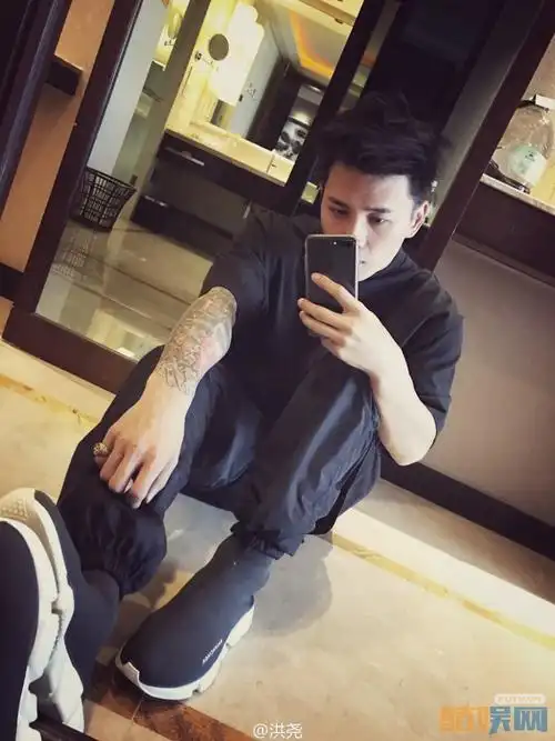 洪尧生活照写真