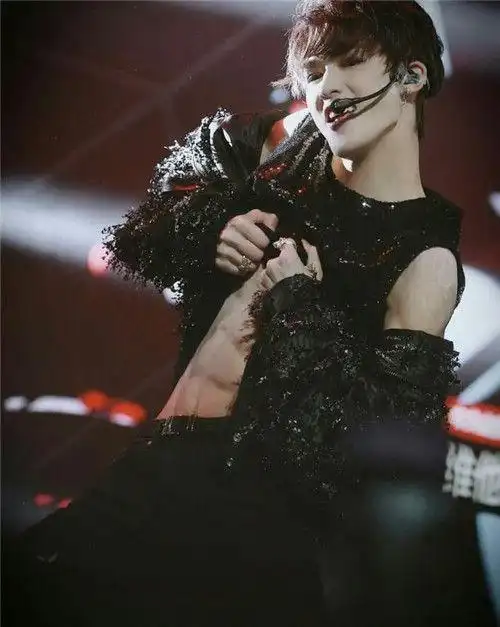 小鲜肉的顶胯动作:范丞丞和蔡徐坤我都不服,我只服小鬼王琳凯_网易