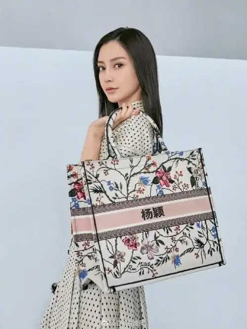 盘点明星们都爱背的大牌精品包100多位明星喜爱的包包都有哪些