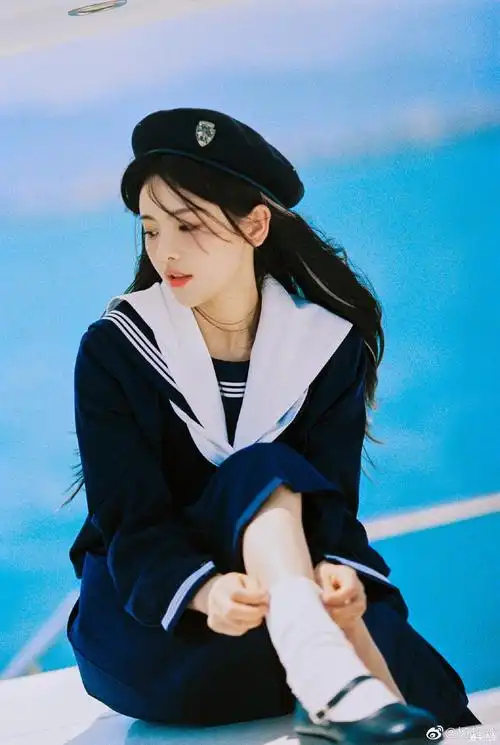 杨超越夏季水手服写真阳光甜美学生气十足