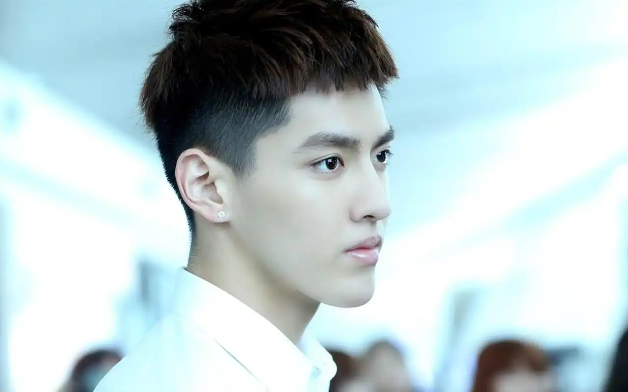 当红小鲜肉吴亦凡帅气写真明星壁纸