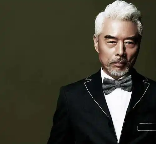中年男性白发较多,不染不推光,适合留什么发型?-图13
