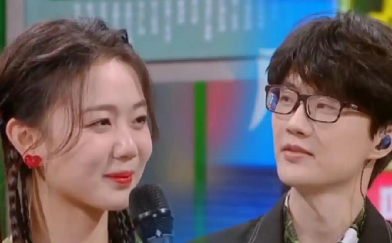 许嵩女朋友冯禧被湖南卫视给打码了,不知道是发生了什么