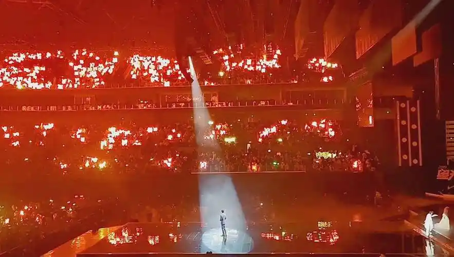 每个明星都有自己的应援会以及专属的应援色,肖战的人气如火,他的应援