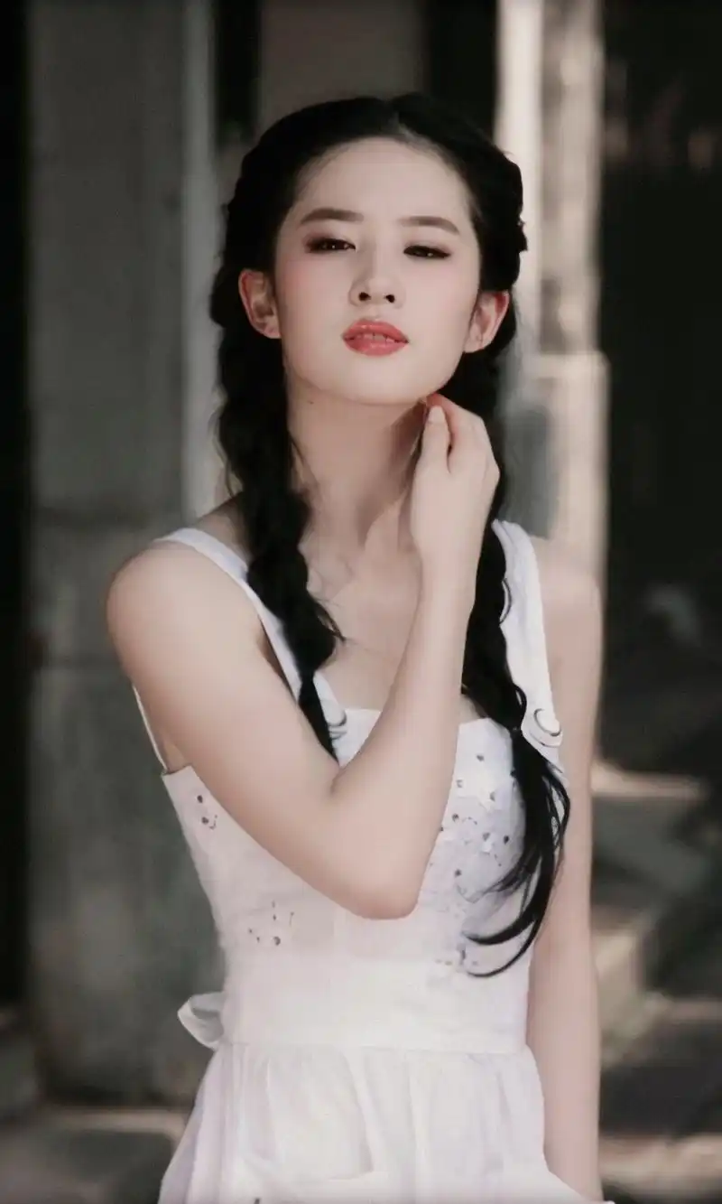 刘亦菲13年前拍的这组照片,像极了从仕女图中走出来的画美人