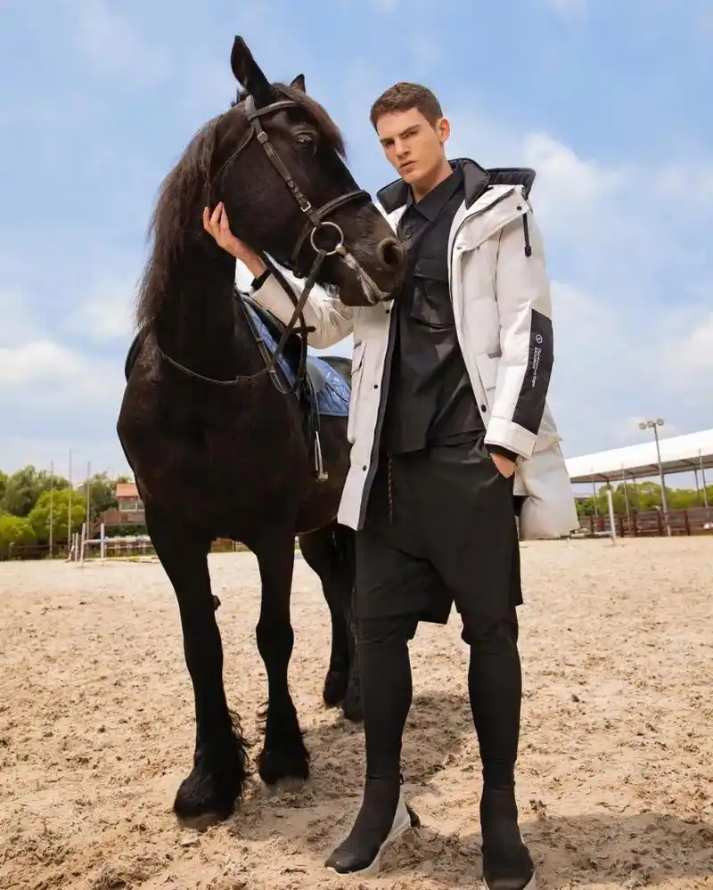 加拿大男模特进军政坛,呼吁中美和平协作!