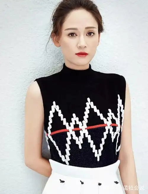 一组陈乔恩的照片,既可以性感美丽,也可以小鸟依人