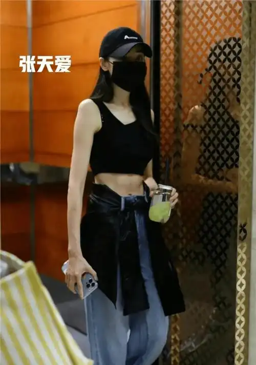 女明星们的腹肌好看到爆,张天爱最养眼,钟楚曦最性感,殷桃太瘦_好身材