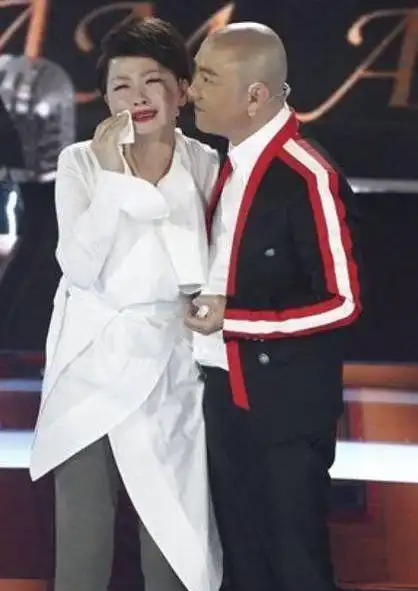 "建宁公主"刘玉翠险因抑郁症轻生 获张卫健拥抱泪崩