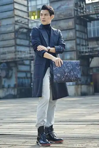 陆毅自带小说男主脸的严屹宽欧巴,在搭配上也总让女生心动.