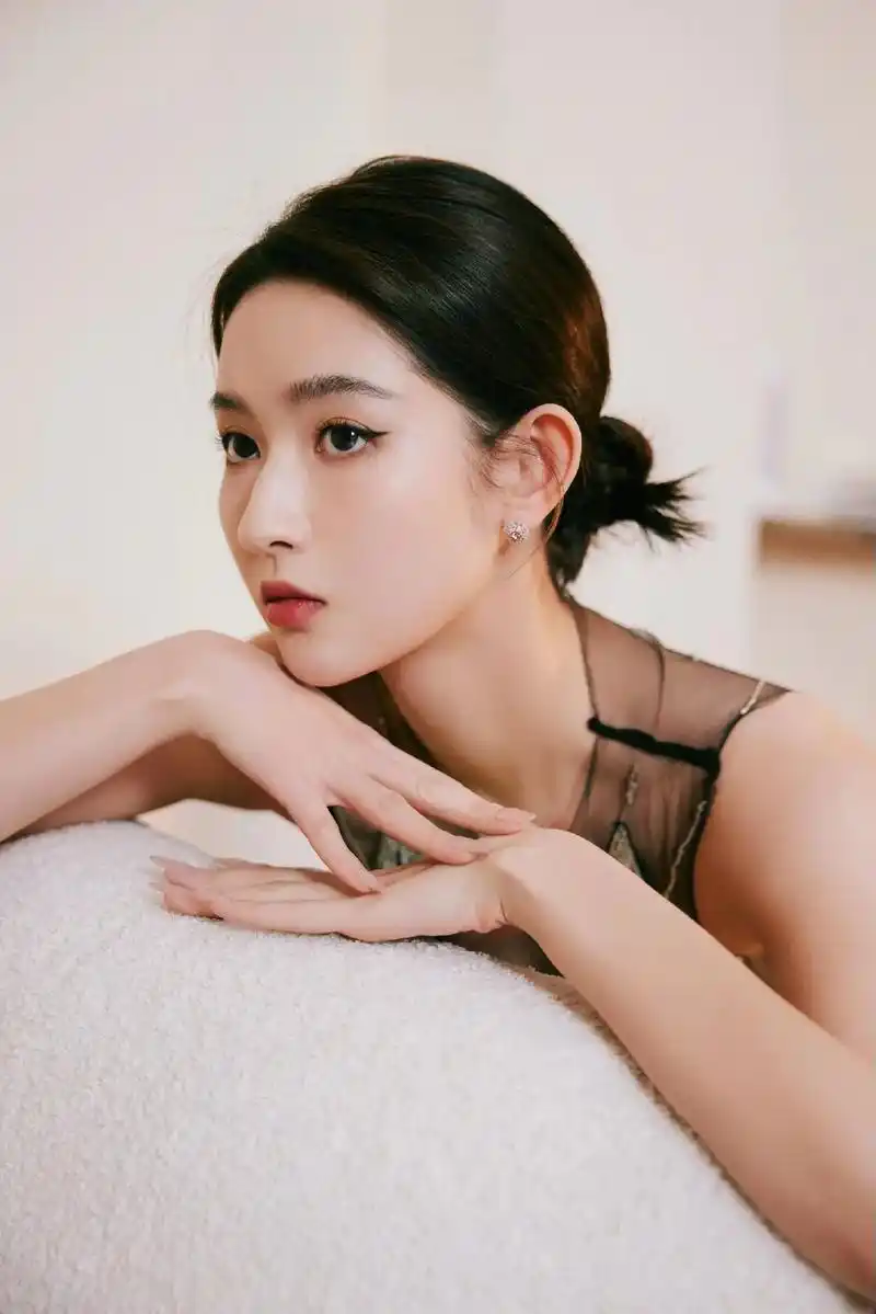 王玉雯 78 #微博之夜 星光暗许 洒落满地灵动浪漫相 - 抖音