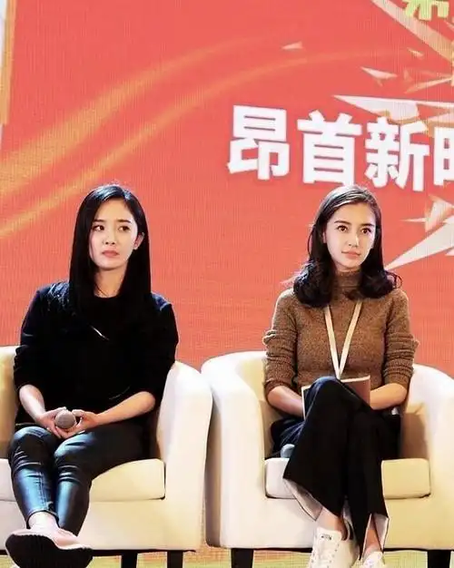 杨幂angelababy再同框 没有ps图你觉得谁更好看