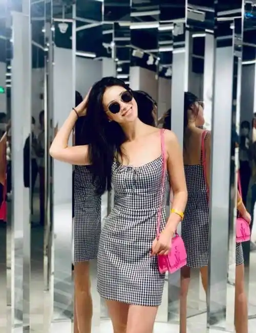 36岁朱珠美得大气!