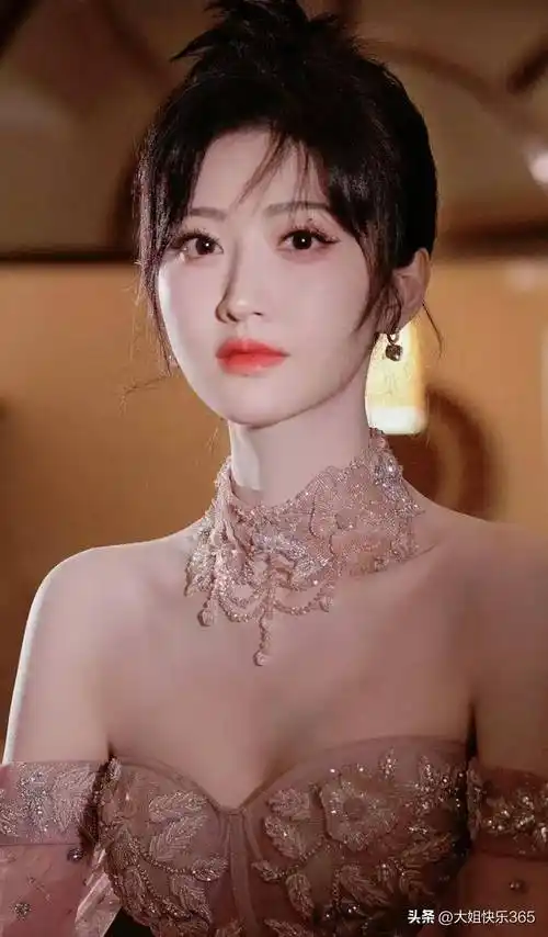 景甜的美貌是一种独特的,具有令人难以抗拒的魅力