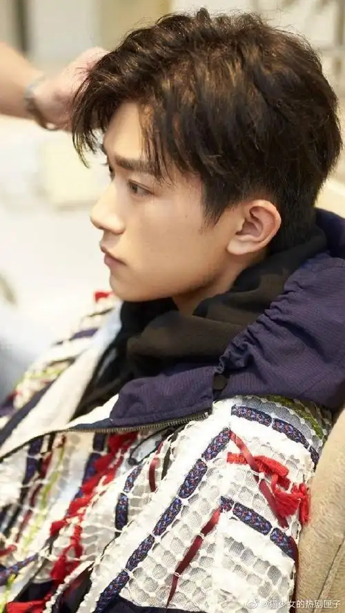 易烊千玺_新浪新闻