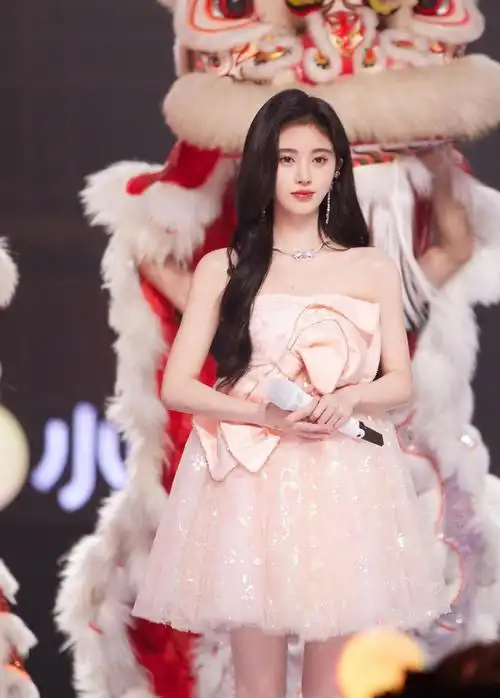 鞠婧祎库存花絮照大放送笑容好甜啊看到小鞠心情都变好了