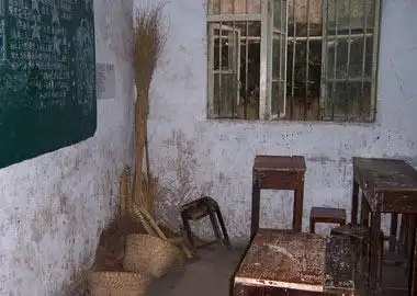 那条上学的山路 那间点煤油灯的教室