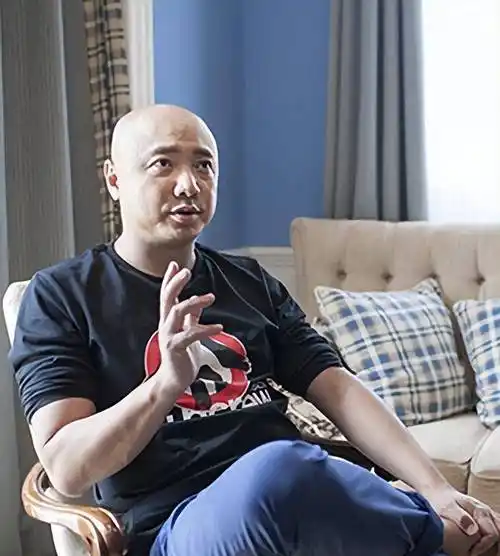 藏族演员多布杰:出道34年不开豪车不用助理,老戏骨的坚守和幸福_生活