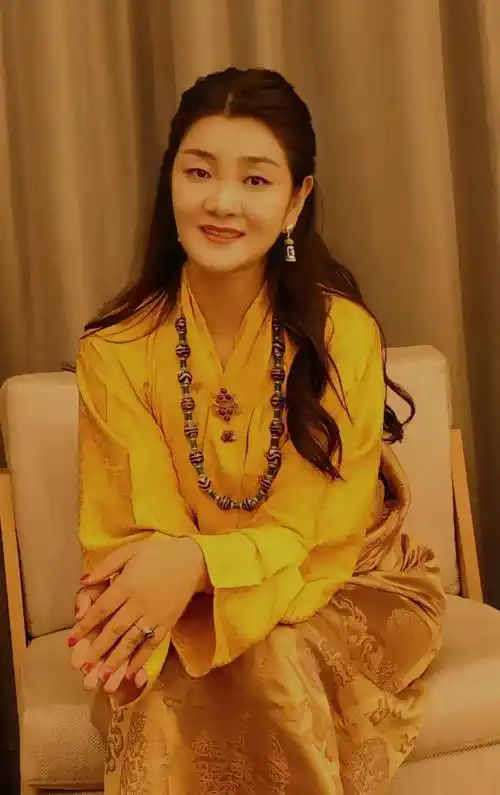 降央卓玛舞台之上的璀璨星辰,一夜消失的歌唱传奇