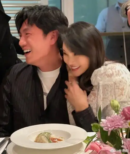 不知是不是为妻子庆生太兴奋,秦昊满脸通红疑似醉酒!