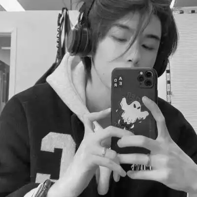 男头黑白真人头像高冷帅气图片