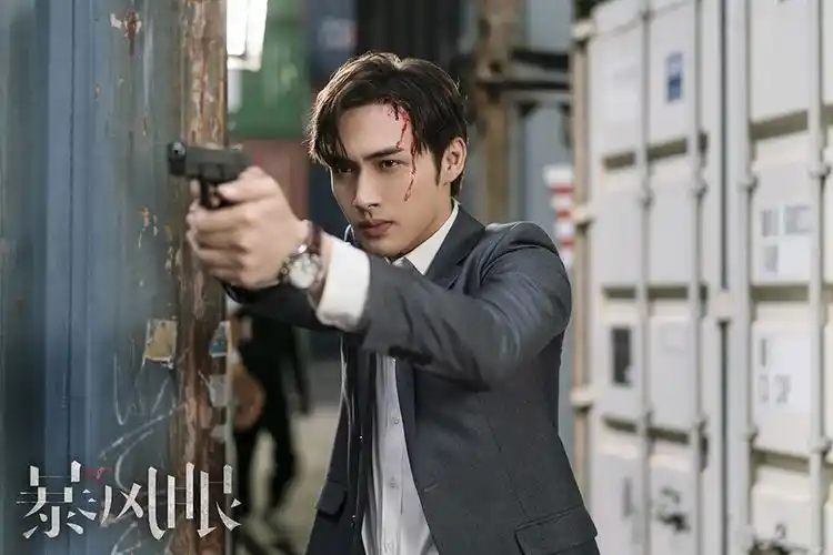 陆剧男星上演制服杀8:张彬彬《暴风眼》国安情报员