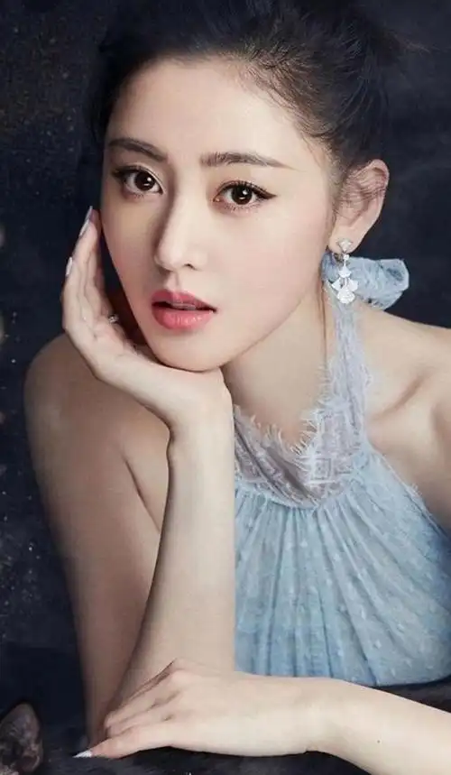 张天爱其实也可以算是草根出身,1990年10月28日出生于黑龙江省绥化市