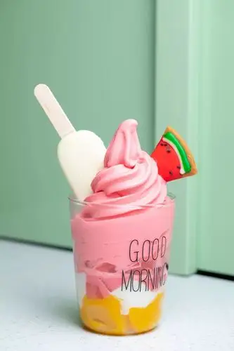 一上桌就有点被惊艳到了,颜值满分!西瓜芒果香草雪糕杯这个夏天,盘它!