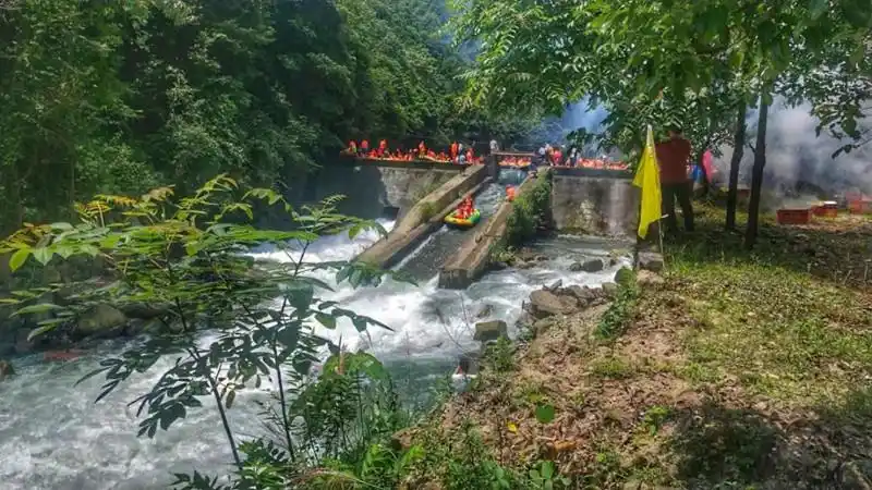 今年夏天去哪儿漂流?金洞首漂给你好看