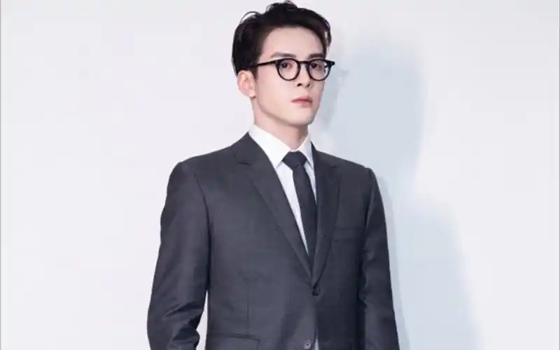 曾舜晞西装控简直好不了了o