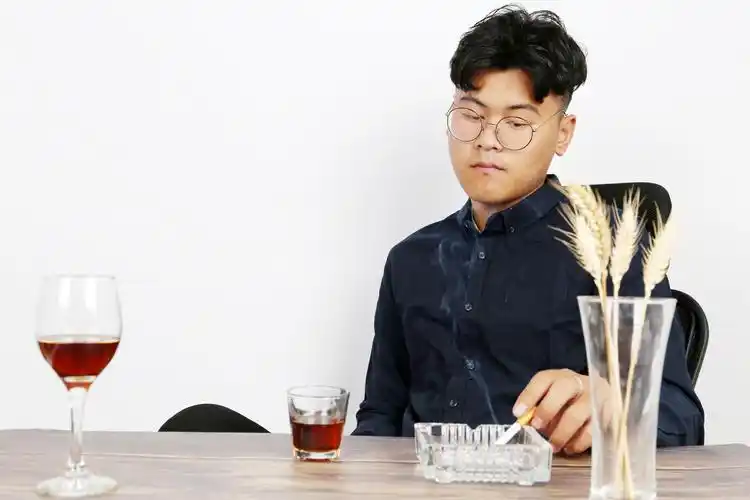 喝酒抽烟