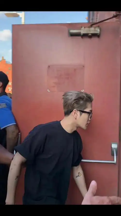 背头嘎嘎也很帅