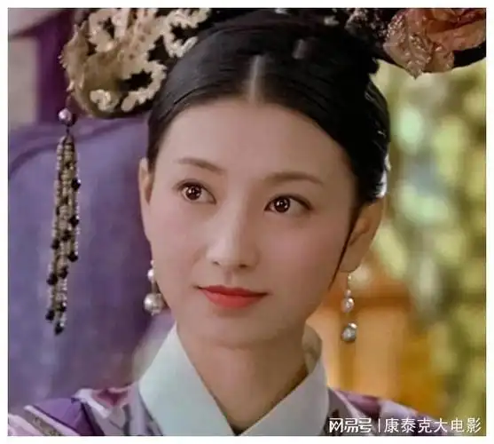 甄嬛传斓曦现实中活出自我,9套礼服被吐槽,网友:端庄但不洋气|孙俪