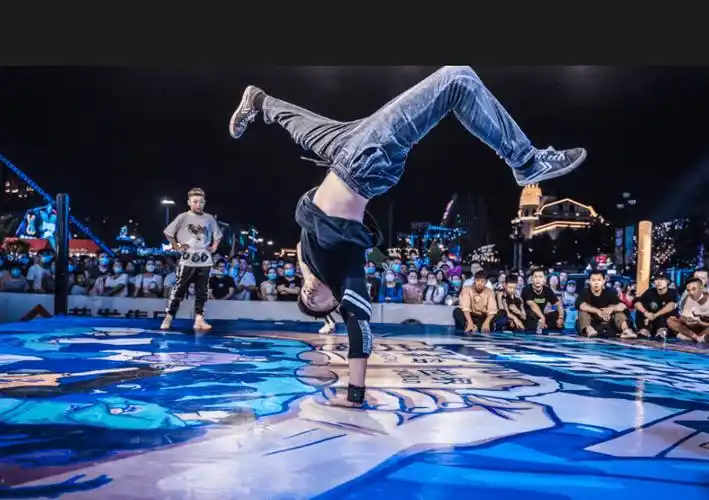 这就是街舞,热血又很酷!