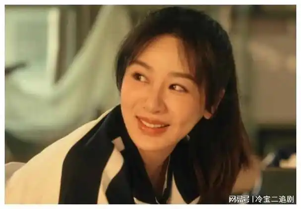 31岁杨紫素颜照上热搜脸肿成胖头鱼变化大说话张不开嘴太别