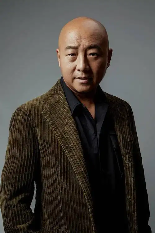 周晓鸥曝全新写真绅士造型尽显深沉魅力2