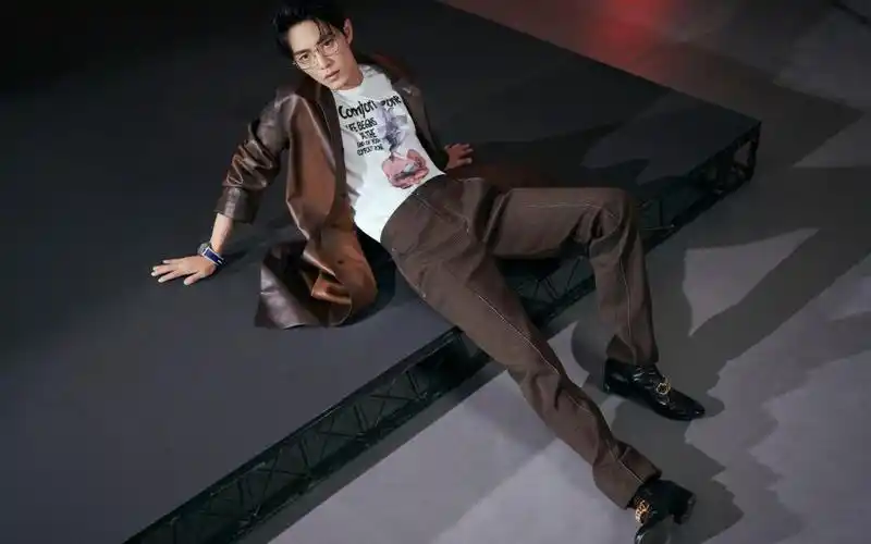 帅气大暖男肖战,高清壁纸图片,大陆明星-回车桌面