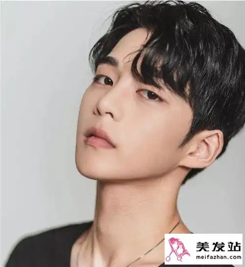 新款韩版男生发型 让你帅气时尚一整年_韩式男发 - 美发站