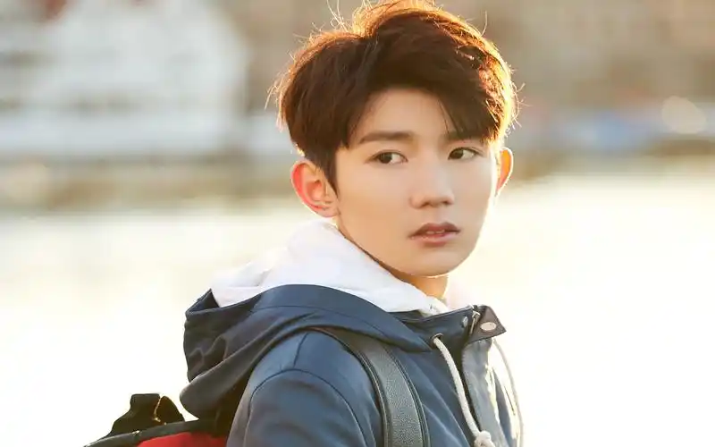 王源,清新,帅气,电脑壁纸,壁纸帅气清新的王源