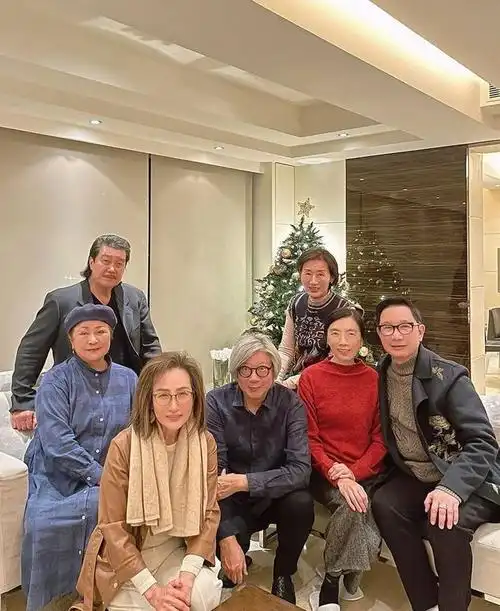 tvb首代新闻女神与刘培基叙旧叶雅媛近照曝光风采不减当年