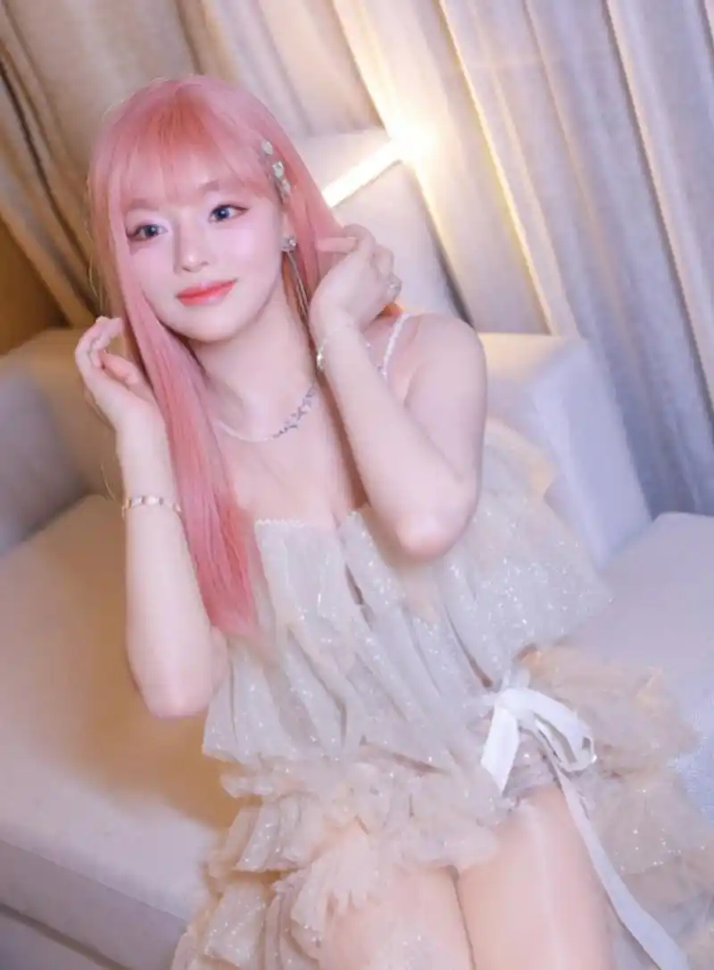 有多少人因为黄霄云这粉色甜美装扮转粉的呢?