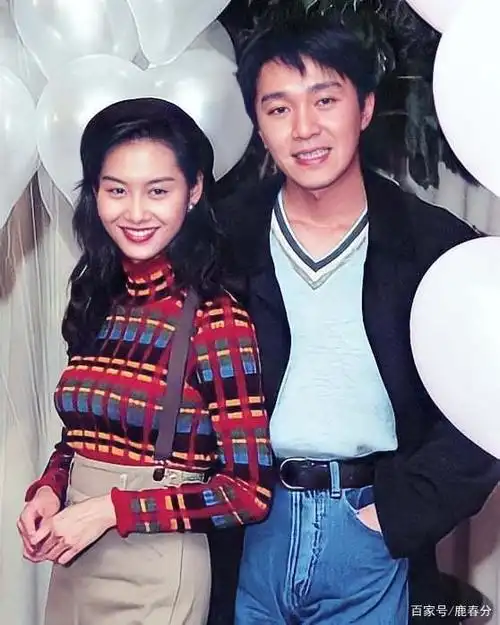 和周星驰的苦恋未果,朱茵下嫁"穷小子"黄贯中,甘心与他住破屋