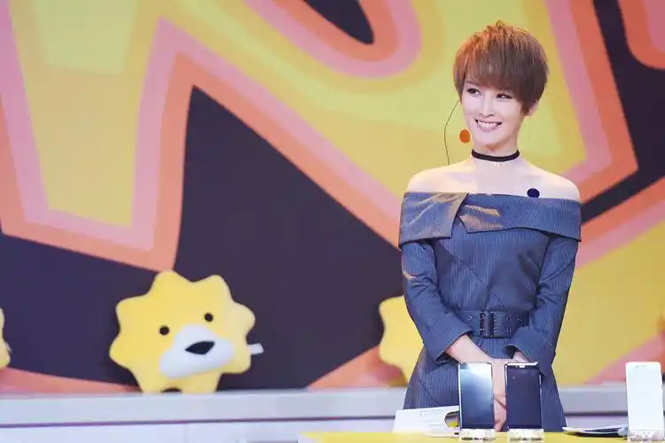 谢楠新综艺直播首秀 辣妈主播妙语秀新欢