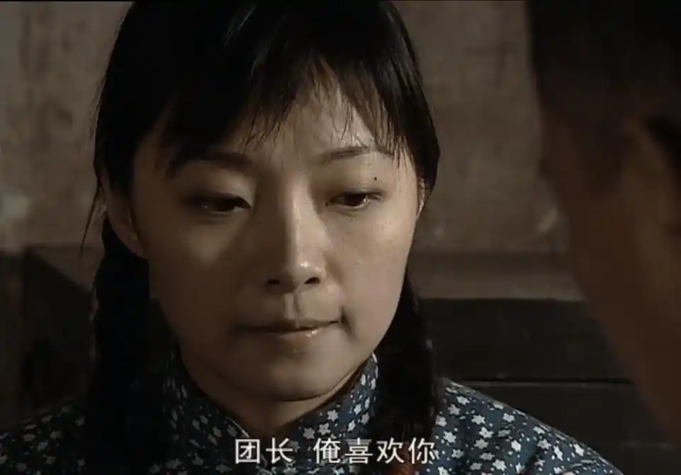 "秀芹"梁林琳大变样,烈焰红唇配民国装,40岁美出新高度