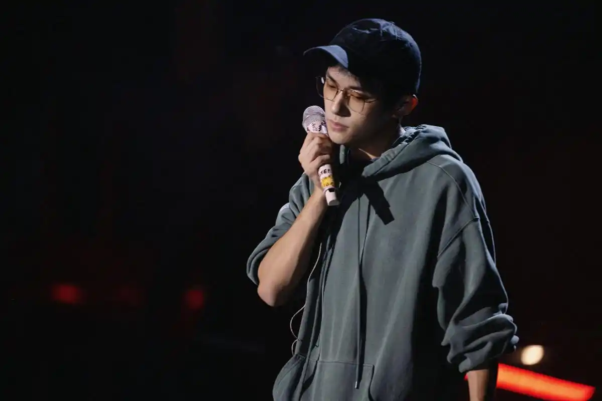 分享一组tfboys-易烊千玺 彩排照.