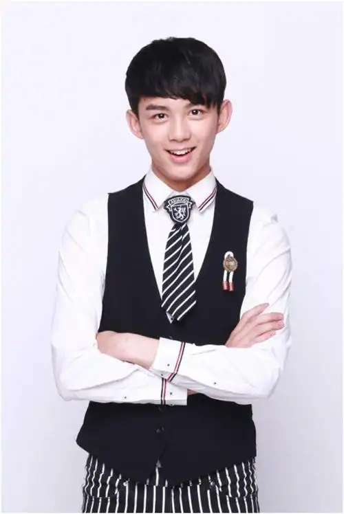 "小飞流"吴磊在象山影视城《大闹东海》