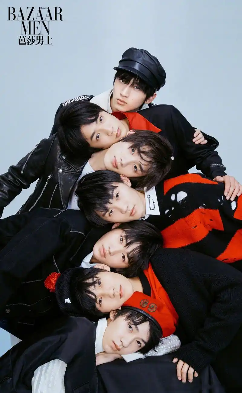 台风少年团组合七位少年展现出了成长的面貌和多变的时尚风格,活力