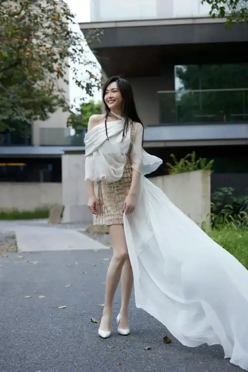 唐嫣美腿合集,只能说是太极品了看了就想给#唐嫣