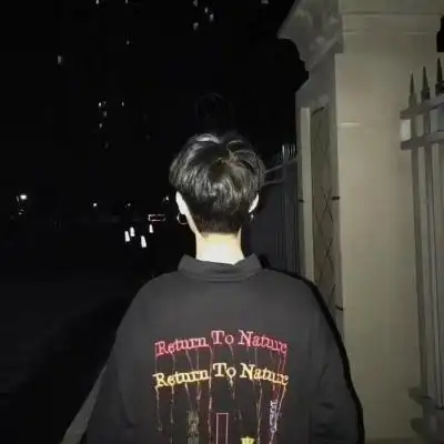 你走时的背影还留在我的脑海._男生头像_我要个性网